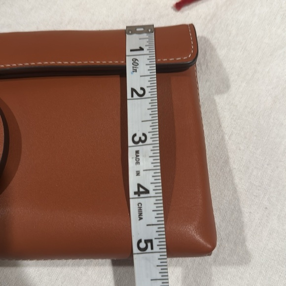 Authenthic Tory Burch Miller clutch in excellent condition!! - Picture 10 of 10